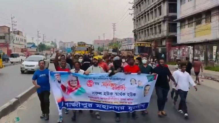 সামনে আসবি না, মাইরা ফালামু’—পুলিশকে যুবলীগের হুমকি