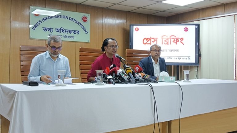 আ.লীগ নিষিদ্ধের সিদ্ধান্ত নেবে আদালত: তথ্য উপদেষ্টা