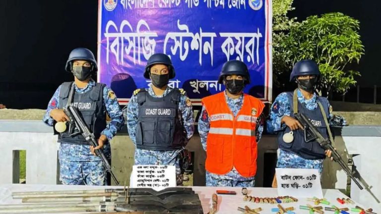 ‘দুলাভাই বাহিনী’র প্রধানসহ দুই ডাকাত আটক