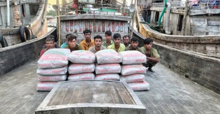মিয়ানমারগামী সিমেন্টবোঝাই দুই বোট জব্দ, আটক ২১