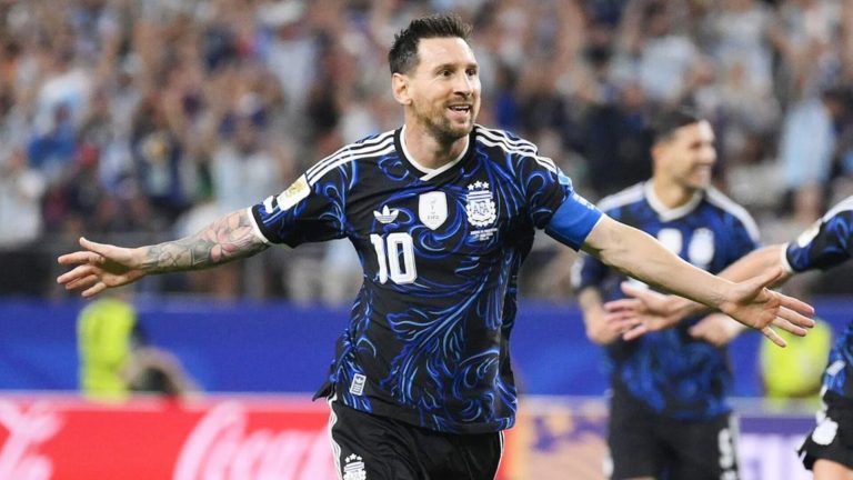 বেঞ্চ থেকে নেমেই মেসির বিশ্বরেকর্ড