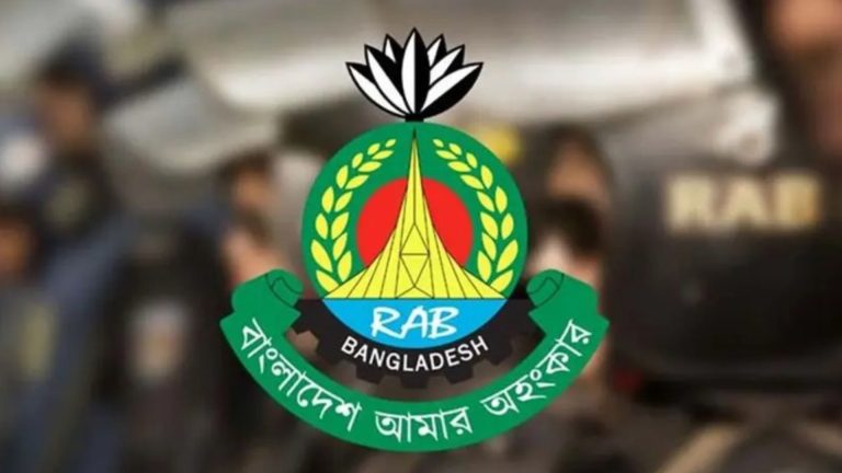 র‌্যাবের জালে কুখ্যাত ‘পাটালি গ্রুপ’, উদ্ধার বিদেশি অস্ত্র