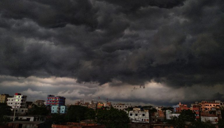 আগামী ১০ দিন বৃষ্টির ছোঁয়া, কমবে ভ্যাপসা গরম