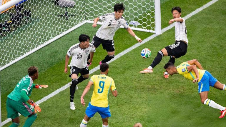 রুদ্ধশ্বাস লড়াইয়ে জাপানকে হারিয়ে শেষ ষোলোয় ব্রাজিল