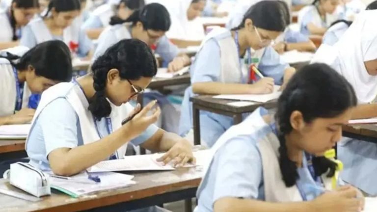 কড়া নিরাপত্তায় শুরু এইচএসসি ও সমমান পরীক্ষা 