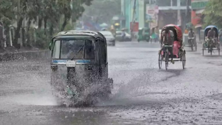 বৃষ্টির তাণ্ডবের মাঝেই নতুন সতর্কতা