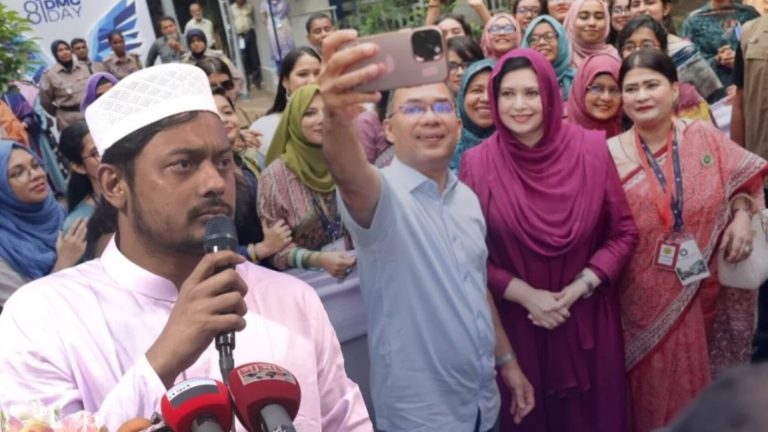 ‘দেশ ভাসছে বন্যায়, প্রধানমন্ত্রী সেলফি তুলতে ব্যস্ত’