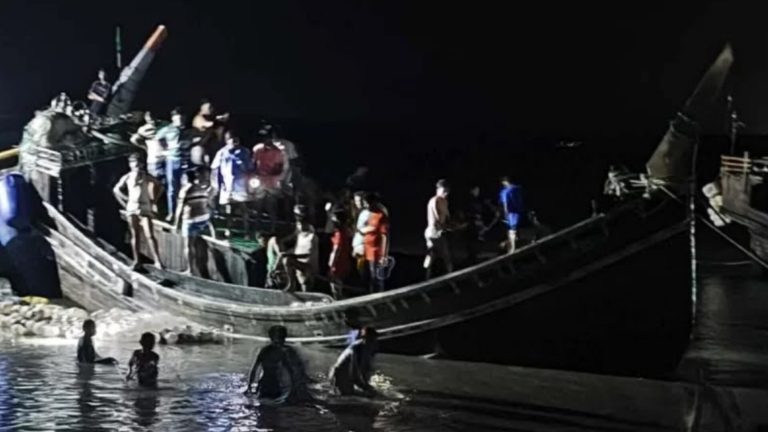 বঙ্গোপসাগরে ট্রলারডুবি, ৪ জেলের মরদেহ উদ্ধার