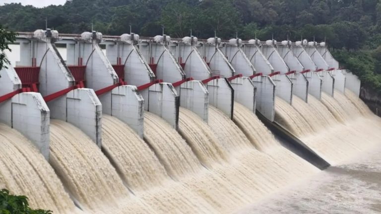 খুলে দেওয়া হলো কাপ্তাই বাঁধের ১৬টি জলকপাট