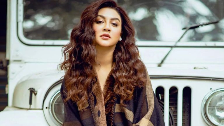 পরিবারের বারণেও বদলায়নি জয়ার সেই অভ্যাস