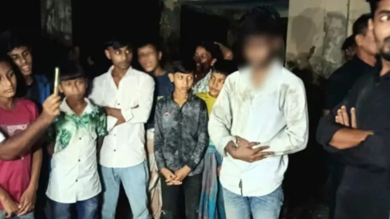 রাজহাঁস চুরির অভিযোগে যুবককে ১০০ রাকাত নামাজ