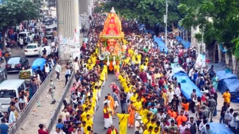 উল্টো রথে ফিরলেন জগন্নাথ, উৎসবে মেতেছে সারাদেশ