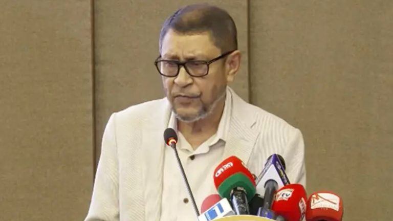 খুব শিগগিরই ১ লাখ স্বাস্থ্যকর্মী নিয়োগ