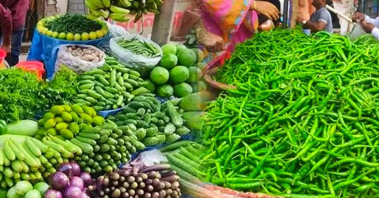 সবজির দাম আকাশছোঁয়া, মরিচের কেজি ৪০০!