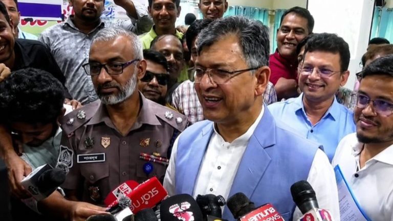 ‘কিসের হাসিনা, মাঝেমধ্যে শুধু আওয়াজ শোনা যায়’