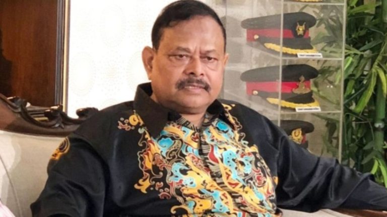 সেনাপ্রধান আজিজকে দেশে ফেরাতে ইন্টারপোলে আবেদন