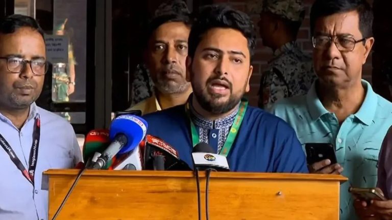‘স্বাধীনভাবে ভোট দেওয়ার সুযোগ নেই’ : নাহিদ