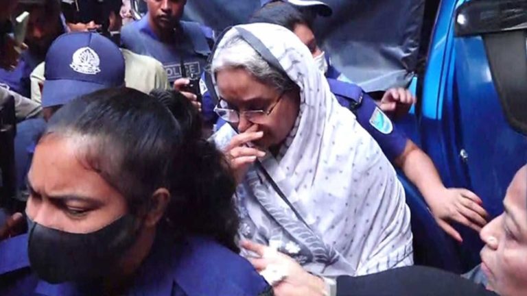 নীরব কান্নায় জীবনসঙ্গীকে বিদায় জানালেন দীপু মনি, জানাজা অনুষ্ঠিত