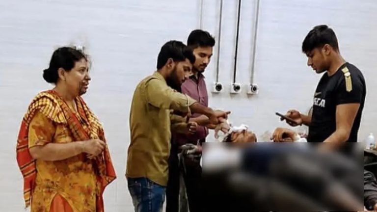 প্রেমিকার বাড়িতে ঢুকে কুপিয়ে হাত বিচ্ছিন্ন!