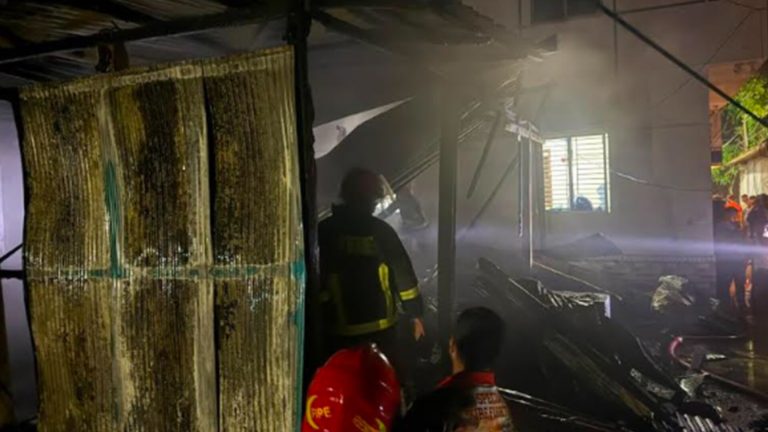 ছাত্রলীগ সভাপতির বাড়িতে আগুন, পুড়ে ছাই ঘরের সবকিছু