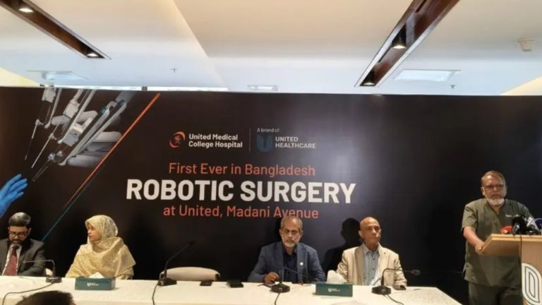 দেশের চিকিৎসাব্যবস্থায় নতুন ইতিহাস, সফল দুই রোবোটিক সার্জারি