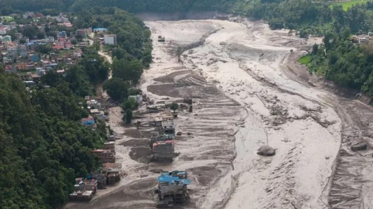 নেপালে বন্যায় লাশের মিছিল, নিহত বেড়ে ১১২৭