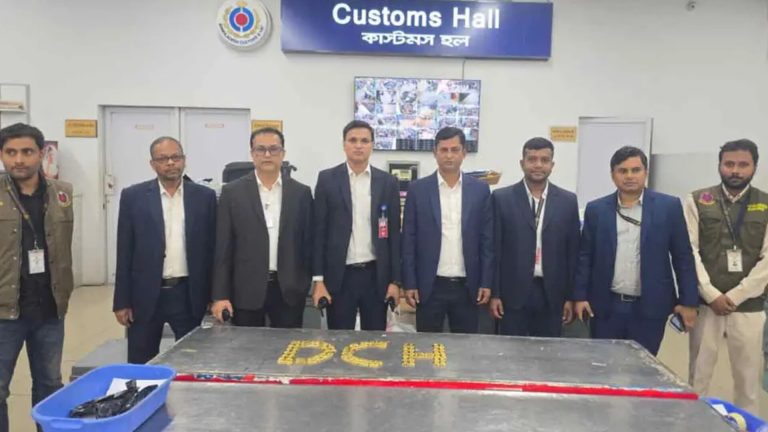 ফ্লাই দুবাইয়ের সিটের নিচে ২০ কোটি টাকার স্বর্ণ!