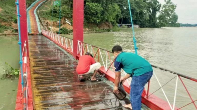 ভেসে উঠলো রাঙামাটির সেই ঝুলন্ত সেতুর