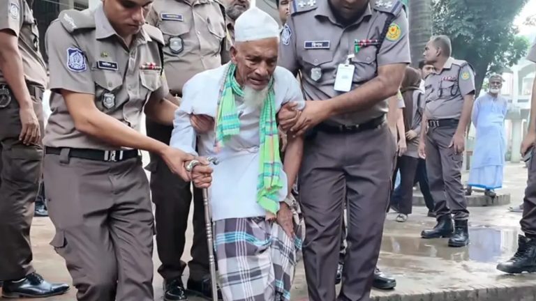 দুই যুগ পলাতক, ১০৪ বছর বয়সে আদালতে আত্মসমর্পণ!
