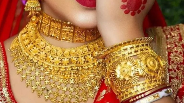 সোনার দামে বড় পরিবর্তন, নতুন মূল্য জানালো বাজুস