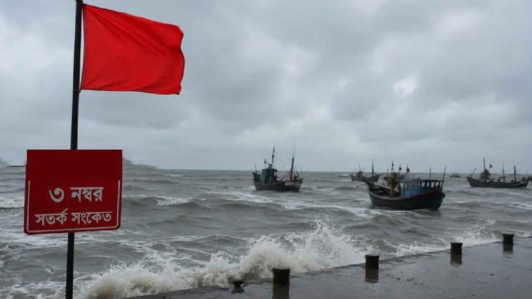 ঝড়ো হাওয়ার শঙ্কা, দেশের সব সমুদ্রবন্দরে ৩ নম্বর সংকেত