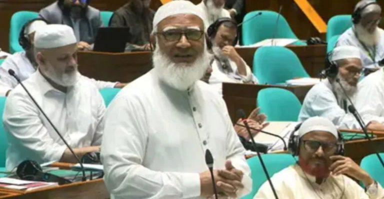 ‘থাকতেন, রাজনীতি করতেন’: শেখ হাসিনাকে শফিকুর রহমান