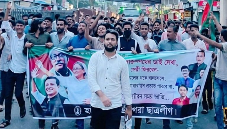 হাটহাজারীতে হঠাৎ ছাত্রলীগের ঝটিকা মিছিল