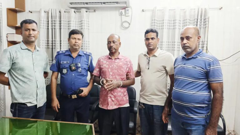 হাতকড়াসহ পালানোর সাড়ে ৮ ঘণ্টা পর ধরা আওয়ামী লীগ নেতা