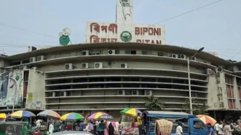চট্টগ্রাম নিউ মার্কেটে অগ্নিকাণ্ড, নিয়ন্ত্রণে ফায়ার সার্ভিস