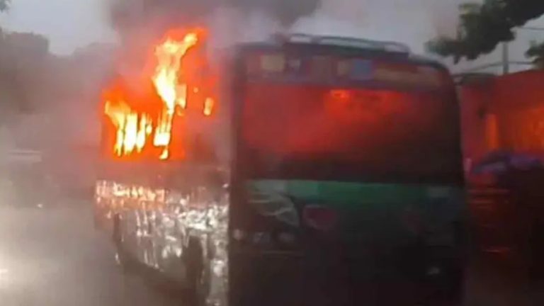 পল্লবীতে পার্কিং করা বাসে আগুন