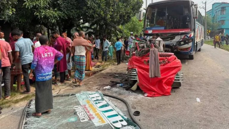 ময়মনসিংহে বাস-অটোরিকশা সংঘর্ষ, শিশুসহ নিহত ৭