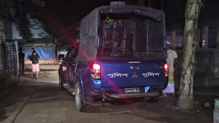 বিকাশের টাকা বহনকারী গাড়িতে গুলি, লুট প্রায় ৩ কোটি টাকা