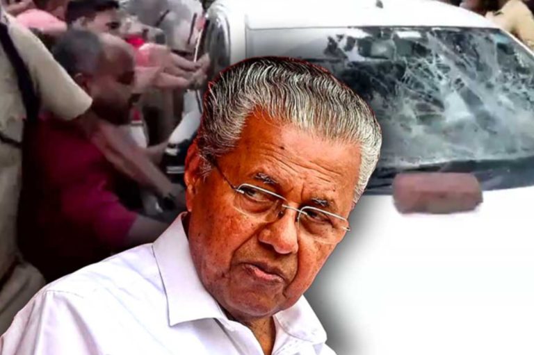 বিক্ষোভ ঘিরে উত্তাল দিল্লি, পুলিশের হাতে আটক সাবেক মুখ্যমন্ত্রী!