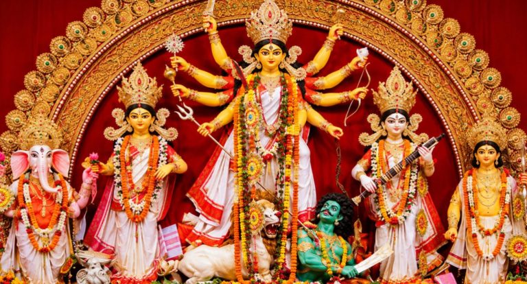 মহাষষ্ঠীর মধ্য দিয়ে দুর্গোৎসব শুরু, মণ্ডপে মণ্ডপে নিরাপত্তা জোরদার