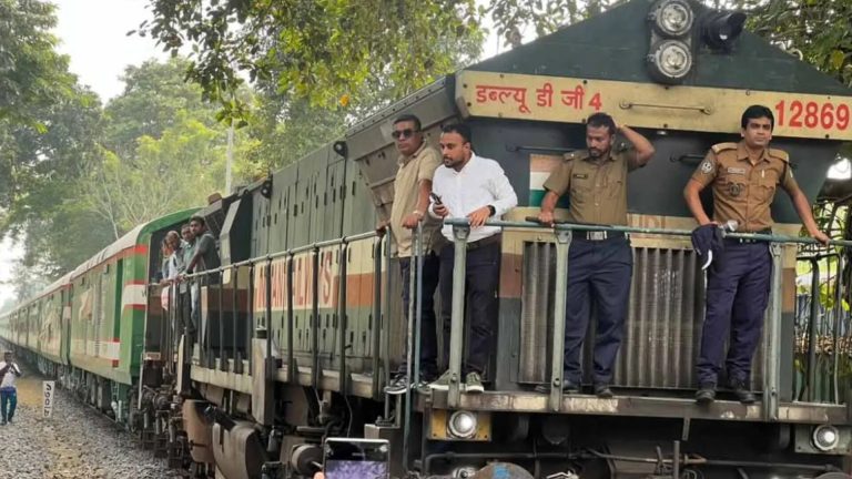 ভারত থেকে দেশে এলো ১৮টি নতুন রেলকোচ