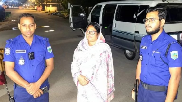 সীমান্ত দিয়ে ভারতে যাওয়ার সময় যুব মহিলা লীগ নেত্রী আটক