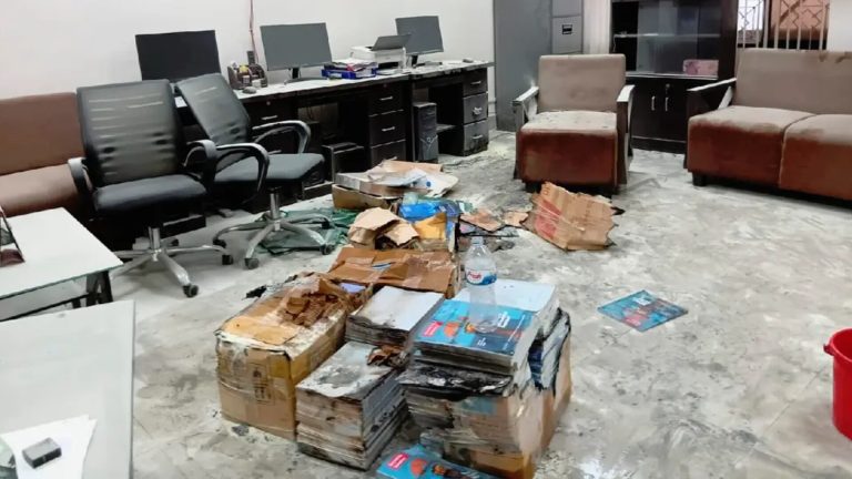 পররাষ্ট্র মন্ত্রণালয়ে আগুন, পুড়েছে বইপুস্তক
