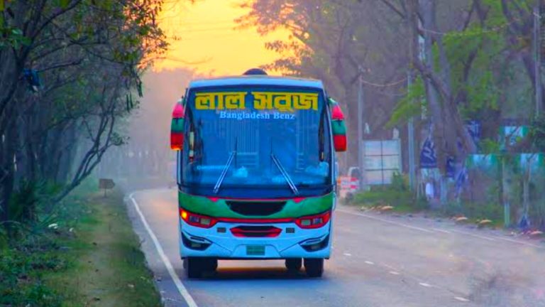 কক্সবাজারে যাত্রীদের প্রাণ বাঁচিয়ে শেষনিশ্বাস ত্যাগ বাসচালকের